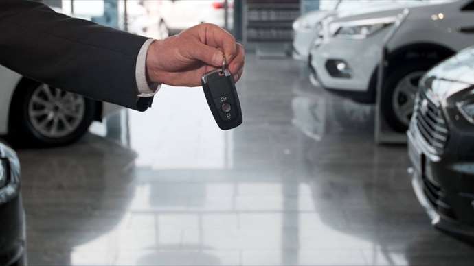 Autohaus und Werkstatt mit 8 Liften zu verkaufen