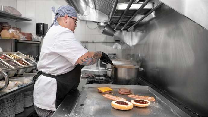 Erfolgreicher Familienbetrieb in Top-Lage in Buchs SG zu verkaufen.