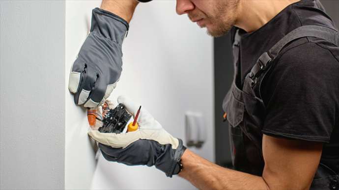 Solides Elektroinstallations-Unternehmen mit zweitem Standbein